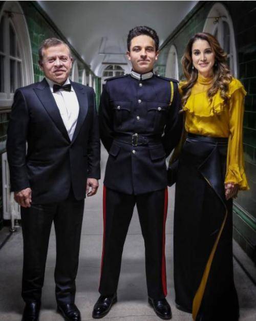 الملكة رانيا لولي العهد: فخورون بك إلى أبعد الحدود