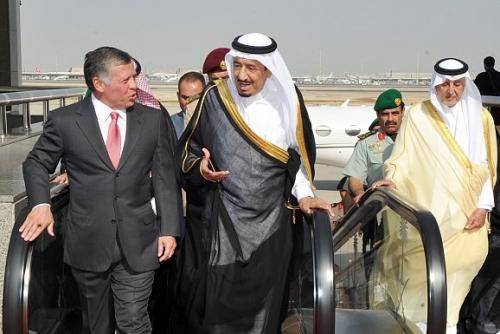 بالحب والود .. الأردنيون يستقبلون الملك سلمان