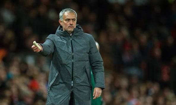 مورينيو يصر على ضم نجم برشلونة رغم الشرط الجزائي الخيالي