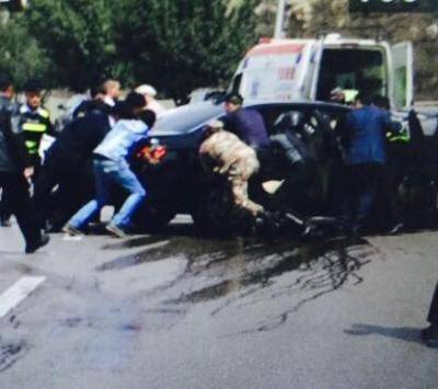 إصابات بحادث تصادم سيارتين للقمة