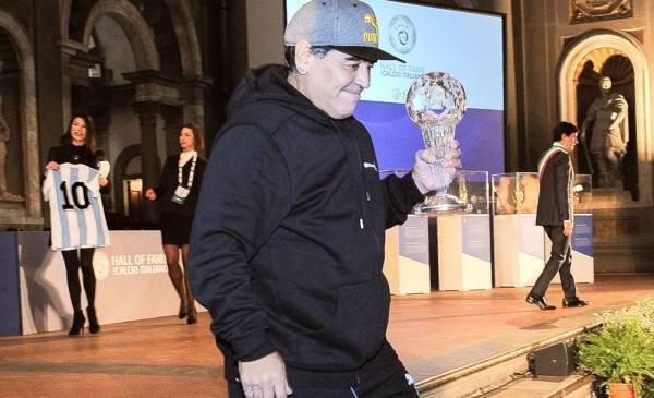 مارادونا لم يخطر الفيفا بقرار استقالته