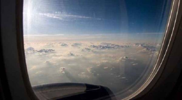 تعرف على اسباب إبقاء نوافذ الطائرة مفتوحة عند الإقلاع !!