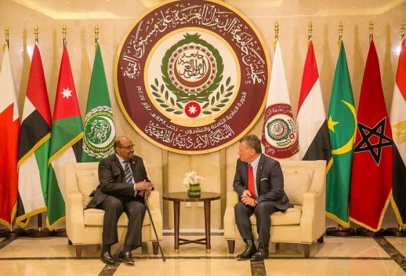 الرئيس السوداني عمر البشير يصل الى عمان للمشاركة باعمال القمة