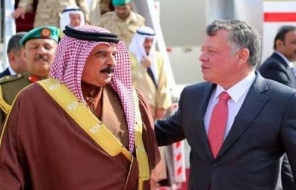 ملك البحرين يصل عمّان للمشاركة في القمة العربية
