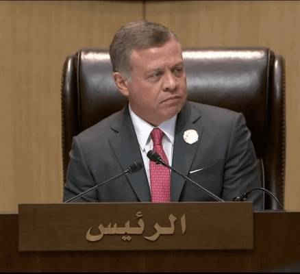 الملك يختتم القمّة: سنخرص على ترجمة توصيات القمة لأرض الواقع (فيديو)