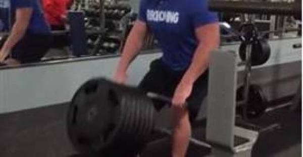 بالفيديو.. أطرف المواقف المحرجة داخل صالات الألعاب الرياضية