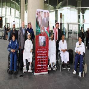 انطلاق قافلة معتمرين على نفقة سفير خادم الحرمين الشريفين