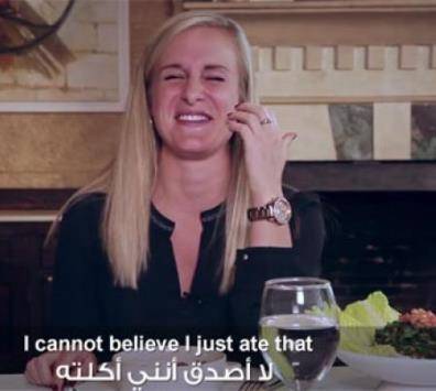 أميركيون يتذوقون أطباقا غريبة بالأردن  فيديو