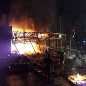 حريق يلتهم معرضين للادوات الكهربائية  صور