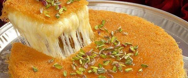 خلافات عائلية تعصف بمحل حلويات معروف في عمان