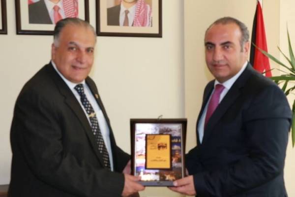 أمين عمان يستقبل مدير عام وطلاب كلية دي لاسال(صور)