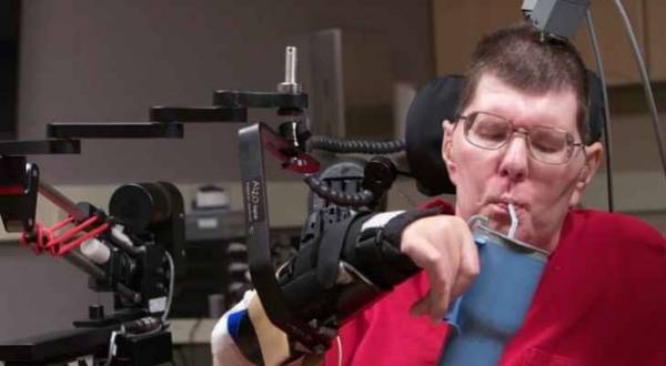 علماء يطورون تقنيات جديدة لمساعدة مرضى الشلل الرباعي