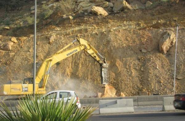 تشكيل لجنة وزارية لتقييم حالة طريق عمان  إربد