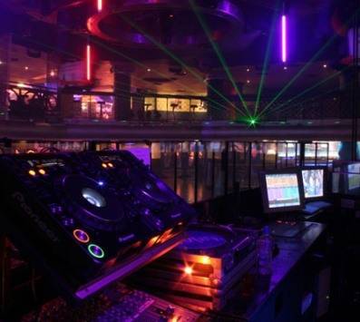 رفع رسوم ترخيص المراقص والبارات