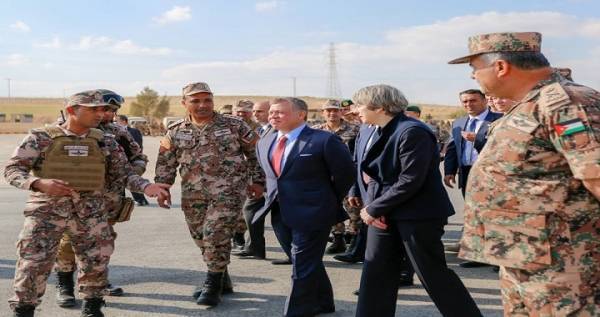 الملك يلتقي رئيسة الوزراء البريطانية  صور