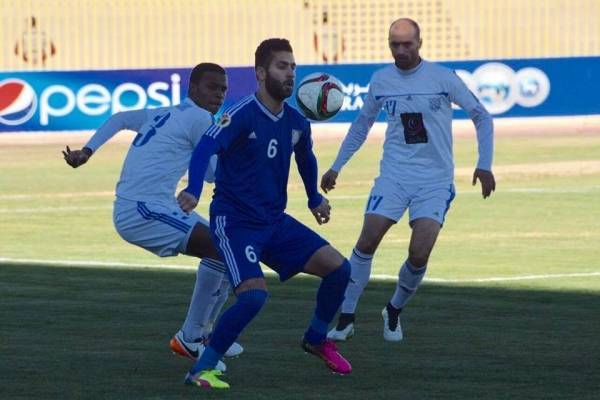 ذات راس وسحاب لاعب يتشاجر مع مدربه! (فيديو)