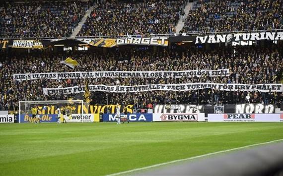 مشجعون سويديون يرتدون النقاب !