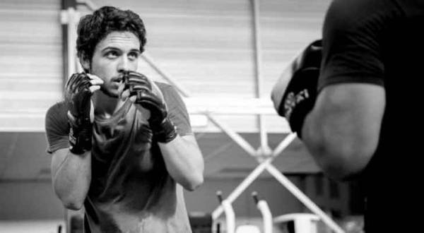 ولي العهد ينشر صورة بمناسبة اليوم الدولي للرياضة