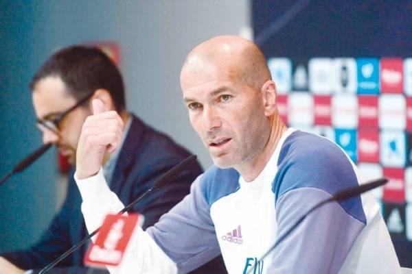 شكوك حول مستقبل زيدان مع ريال مدريد .. ورونالدو يهدد بالرحيل