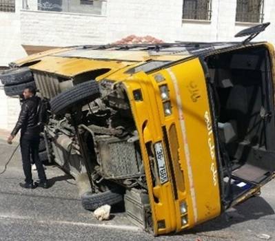 3 وفيات و17 إصابة بتصادم باص روضة في البادية الشمالية ( تحديث)