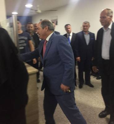 رئيس الوزراء يزور مكتب أحوال وجوازات الفحيص وماحص