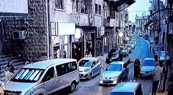 القبض على فتاة اعتدت على اخرى بجبل عمان.. (فيديو)