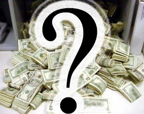 رئيس تنفيذي في احد البنوك الكبرى يطيح بمساعده ... وملف التجاوزات على طاولة  مجلس الإدارة