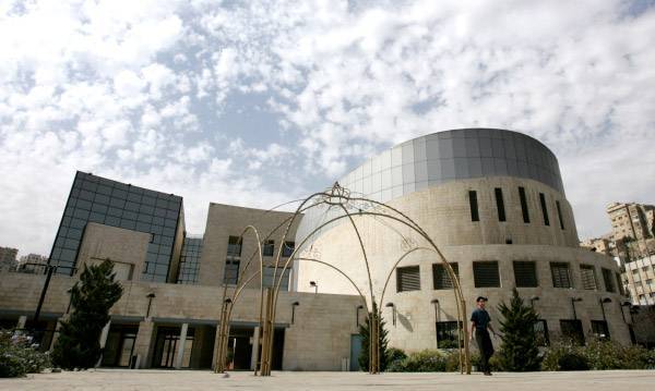 مصادر لـ أخبار البلد الشواربة يجري وجبة جديدة من التنقلات في الأمانة .. ويطيح بكبار موظفين