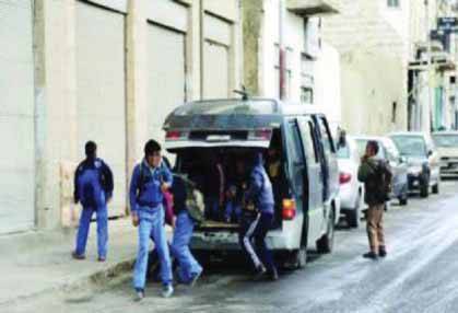 أهالي يطالبون بترخيص (النقل الخاص) لإيصال أطفالهم الى مدارسهم