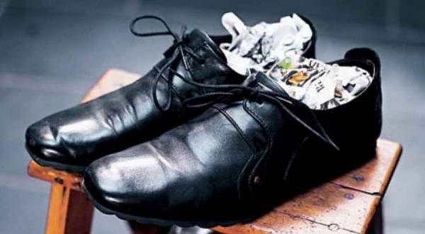 طريقتان سهلتان لتوسيع الأحذية الضيّقة!