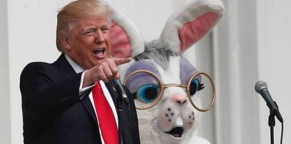 الفيديو ترامب يوقّع على قبعة طفل ثم يرميها بعيدًا.. شاهدوا ماذا فعل لاحقاً؟