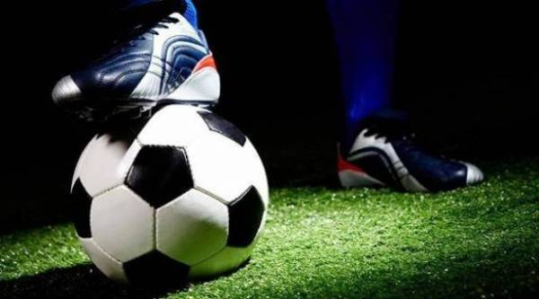 لاعب شهير كان يغسل السيارات لتوفير الأموال.. من هو؟