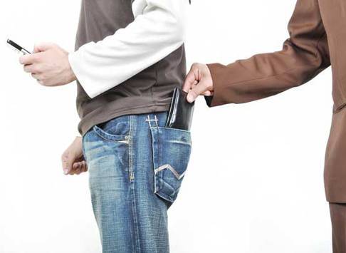 القبض على عصابة اردنيه اختصت ارتكاب عمليات السرقة والنشل داخل المساجد