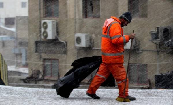 بلدية إربد تعيد 100 موظف إلى (عامل وطن)