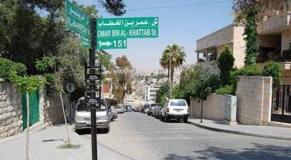 الأمانة تواصل صيانة لوحات التسمية والترقيم في مناطقها