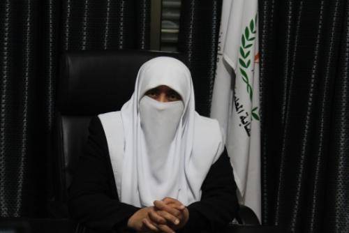 العتوم تطالب الرزاز بإعادة النظر بمكافأة موظفي الفئة الثالثة