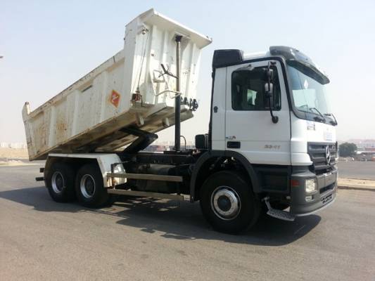 سقوط قلاب في انهيار شارع في بيت راس باربد (صور)