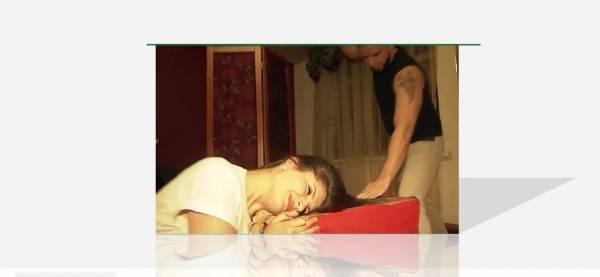 بالفيديو.. حلاق روسي يستخدم فأسًا لقص شعر الحسناوات