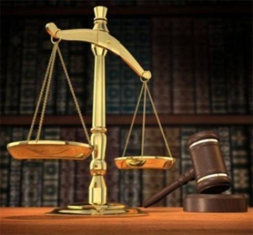 القضاة المتقاعدون يطالبون بمساواتهم بالعاملين