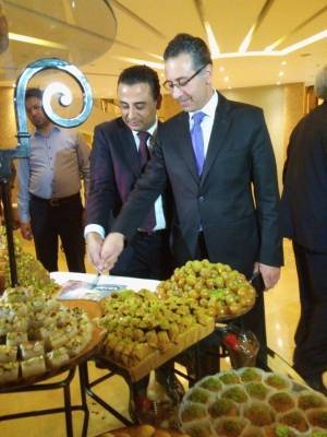 الاقتصاد الأردني يعاني.. و(القضاه)مشغول بالحلويات في (حلونجي)