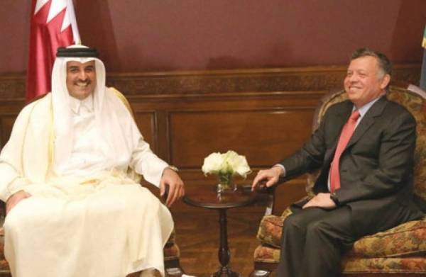 الملك يهنىء أمير قطر بعودة المواطنين القطريين المختطفين