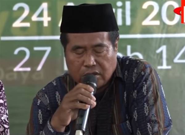 وفاة مقرئ إندونيسي على الهواء  (فيديو)