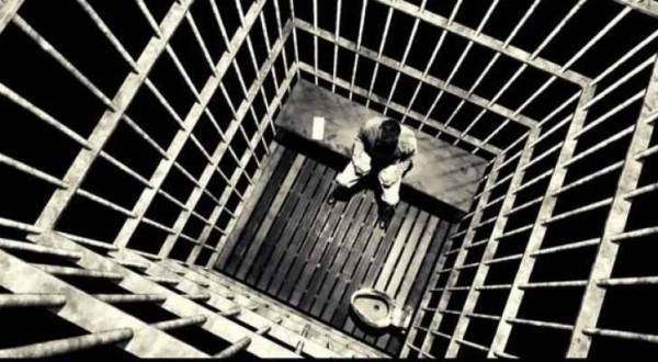 امريكا: وفاة سجين عطشاً بزنزانته الانفرادية