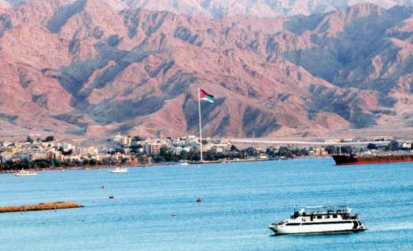 زوار العقبة يهروبون من غلاء الأسعار في الفنادق والشقق المفروشة و يفترشون الأرض !