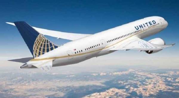 الطيران الامريكي (١٠ آلاف دولار لمن يتخلى عن حجزه)