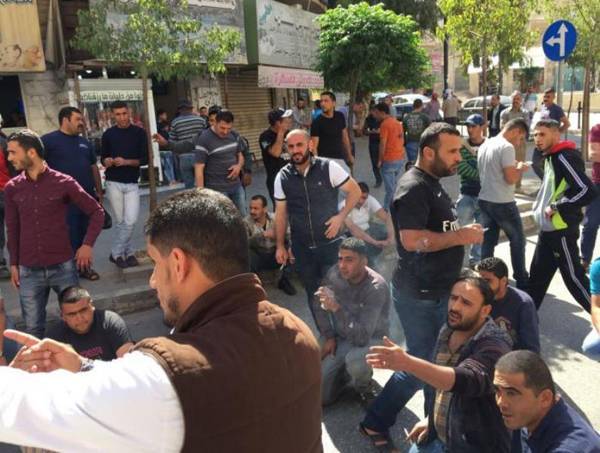 عمال بلدية جرش يعتصمون