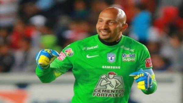 بالفيديو.. حارس ينقذ فريقه في الوقت القاتل!