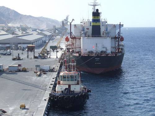 عمال الموانئ يستعدون لإضراب شامل بداية رمضان