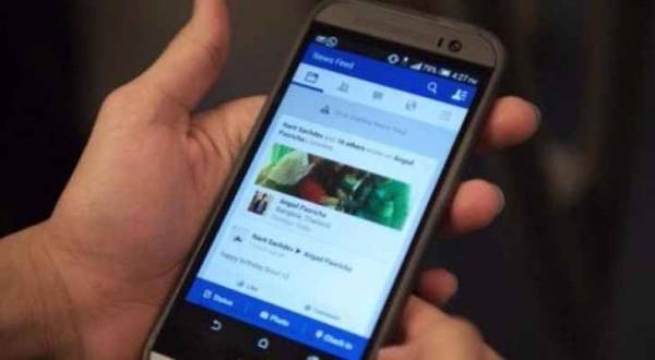 فيس بوك متهمة باستهداف المراهقين عبر الإعلانات