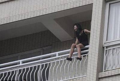 شبهة انتحار سيدة بالقفز من الطابق الثالث في الرصيفة